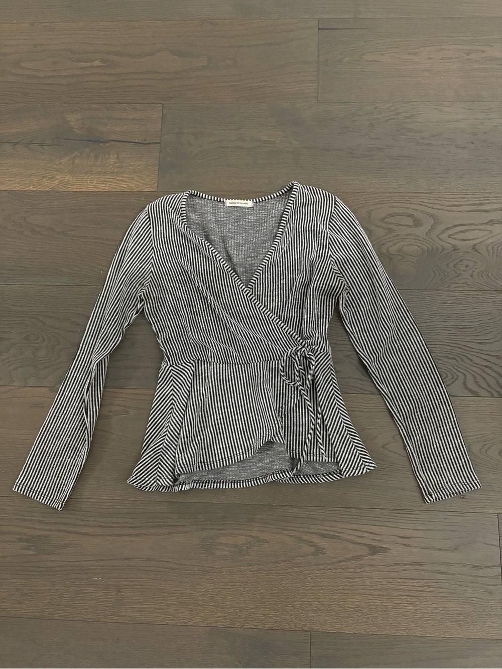 Caution to the wind ladies cross cross LS top SM NWT